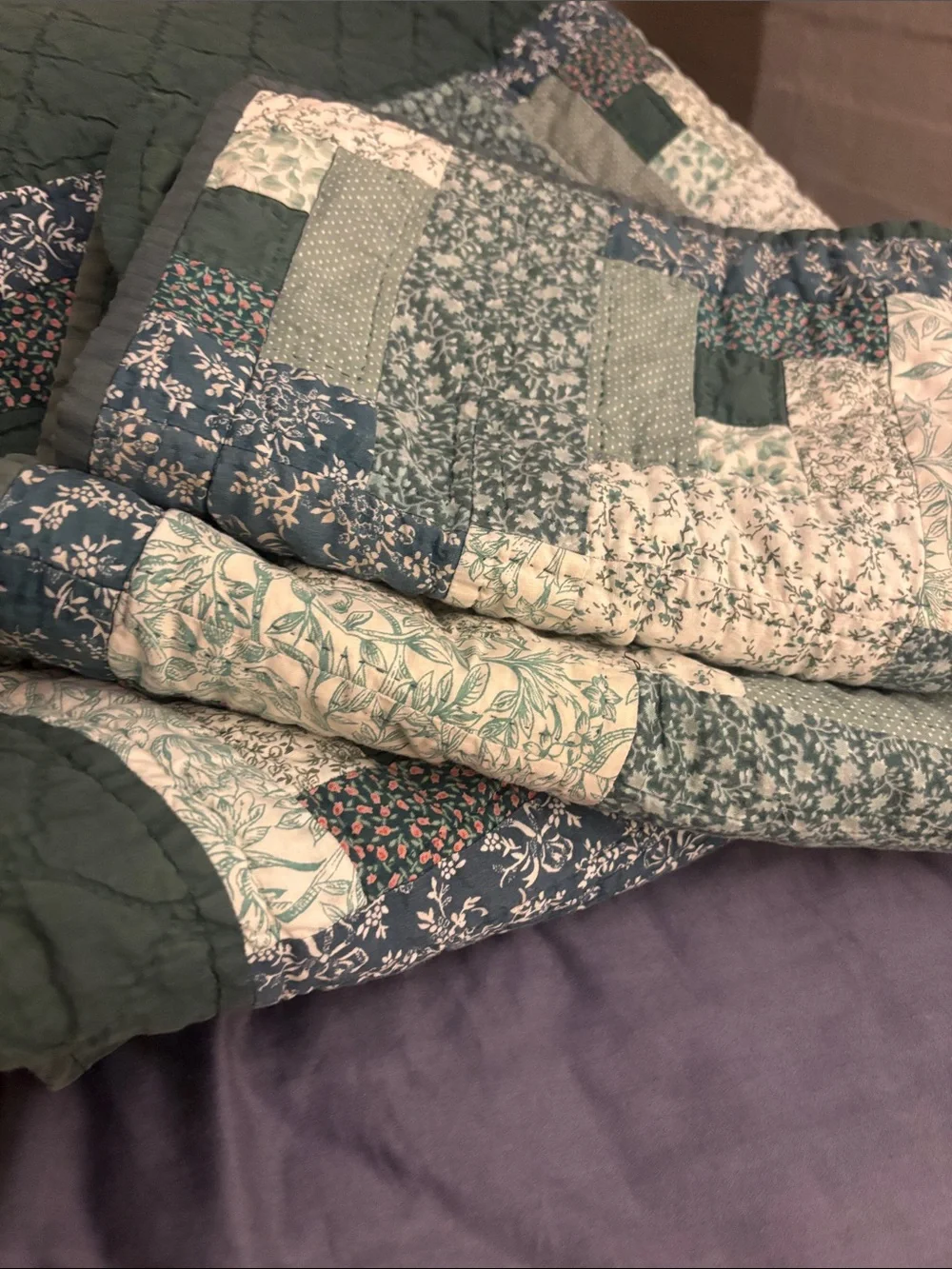 Queen Quilted Patchwork Bed Quilt set in green and Cream